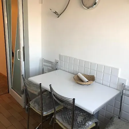 Elegant Downtown Apartment